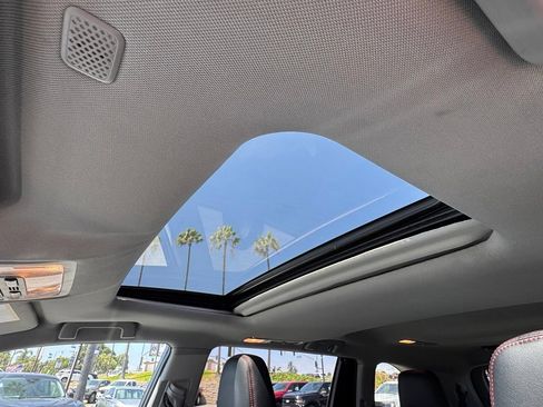Used 2019 Toyota Highlander SE FWD image 21