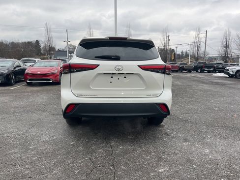 Certified 2021 Toyota Highlander XLE image 6