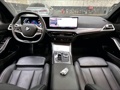 Used 2025 BMW 330i Sedan w/ Convenience Package RWD image 17