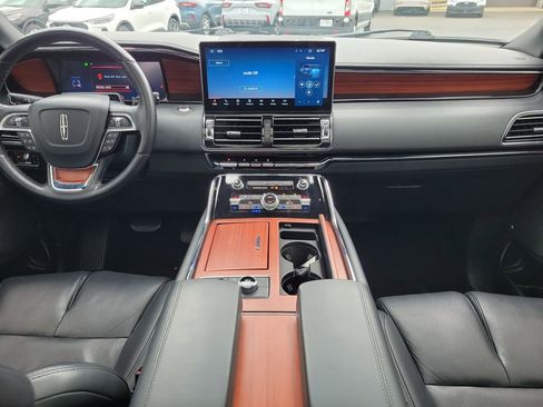 Certified 2024 Lincoln Navigator Reserve AWD/4WD image 11