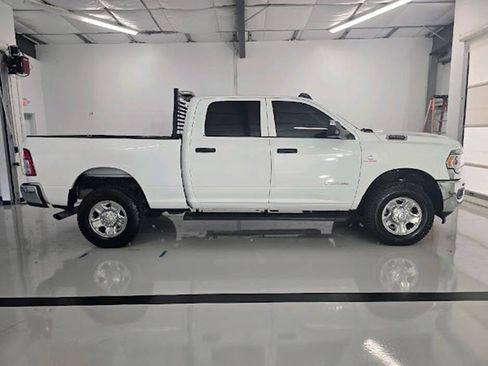 Used 2022 RAM 2500 Tradesman w/ Chrome Appearance Group AWD/4WD image 9