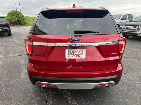 Used 2017 Ford Explorer XLT w/ Equipment Group 202A AWD/4WD image 7