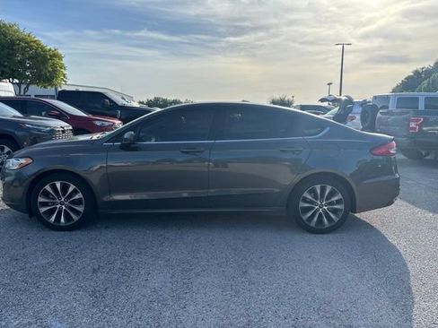Used 2019 Ford Fusion SE AWD/4WD image 8