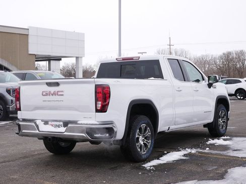 New 2026 GMC Sierra 1500 SLE w/ Preferred Package image 4