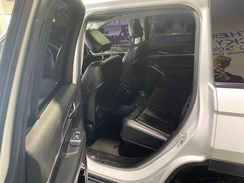 Used 2022 Jeep Grand Cherokee Limited image 12