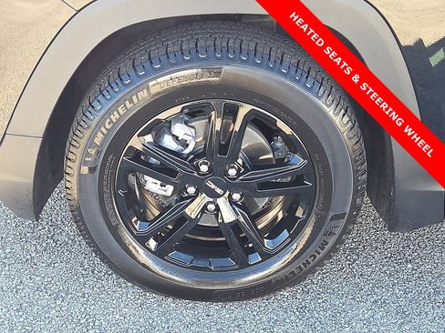 Used 2024 GMC Terrain AT4 w/ Infotainment Package II image 7