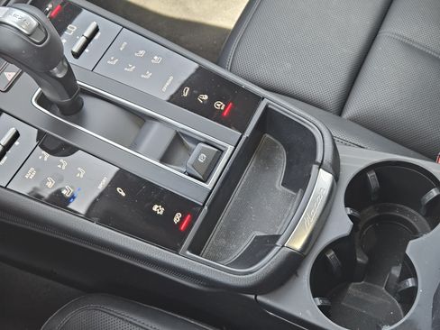 Certified 2024 Porsche Macan S AWD/4WD image 20