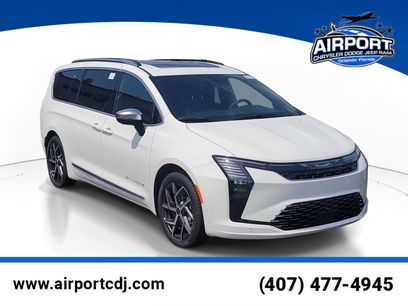 New 2027 Chrysler Pacifica Pinnacle w/ Theater Group
