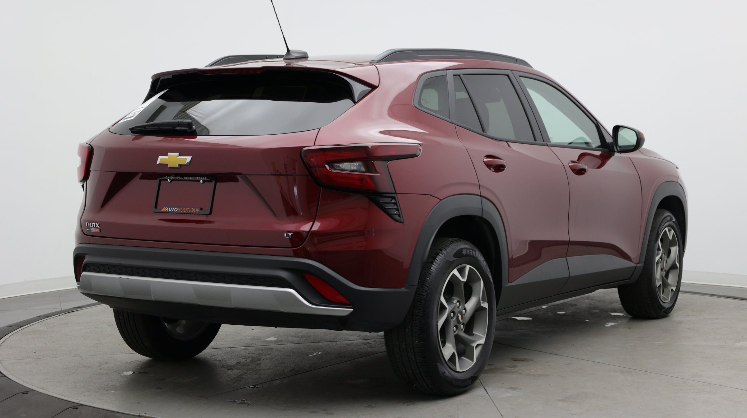 Used 2025 Chevrolet Trax LT FWD image 7