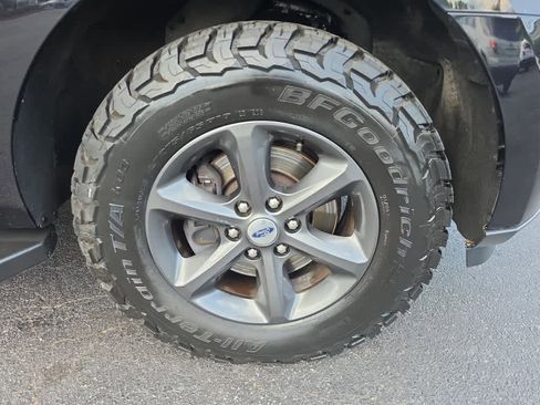 Used 2019 Ford Expedition XLT w/ Equipment Group 202A AWD/4WD image 8