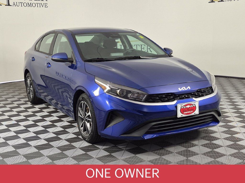 Used 2023 Kia Forte LXS w/ LXS Technology Package FWD image 2