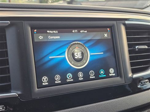 Used 2021 Chrysler Voyager L image 19