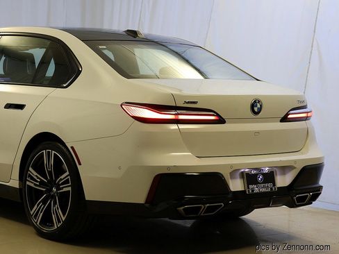 Certified 2023 BMW 760i xDrive image 8