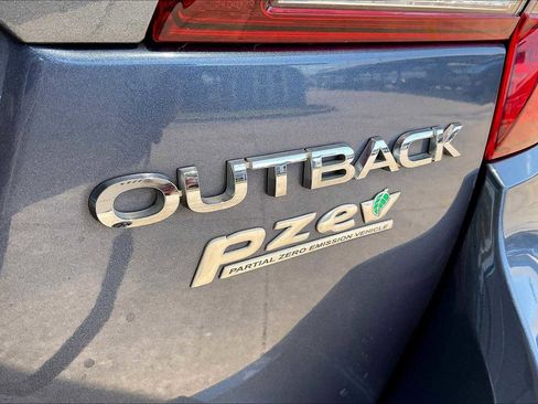 Used 2017 Subaru Outback 2.5i Premium image 9
