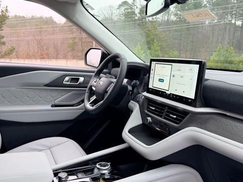New 2026 Ford Explorer Platinum w/ LUX Leather Package AWD/4WD image 40