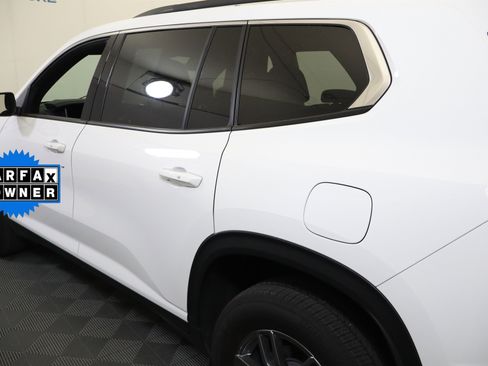 Certified 2025 GMC Acadia Elevation AWD/4WD image 11