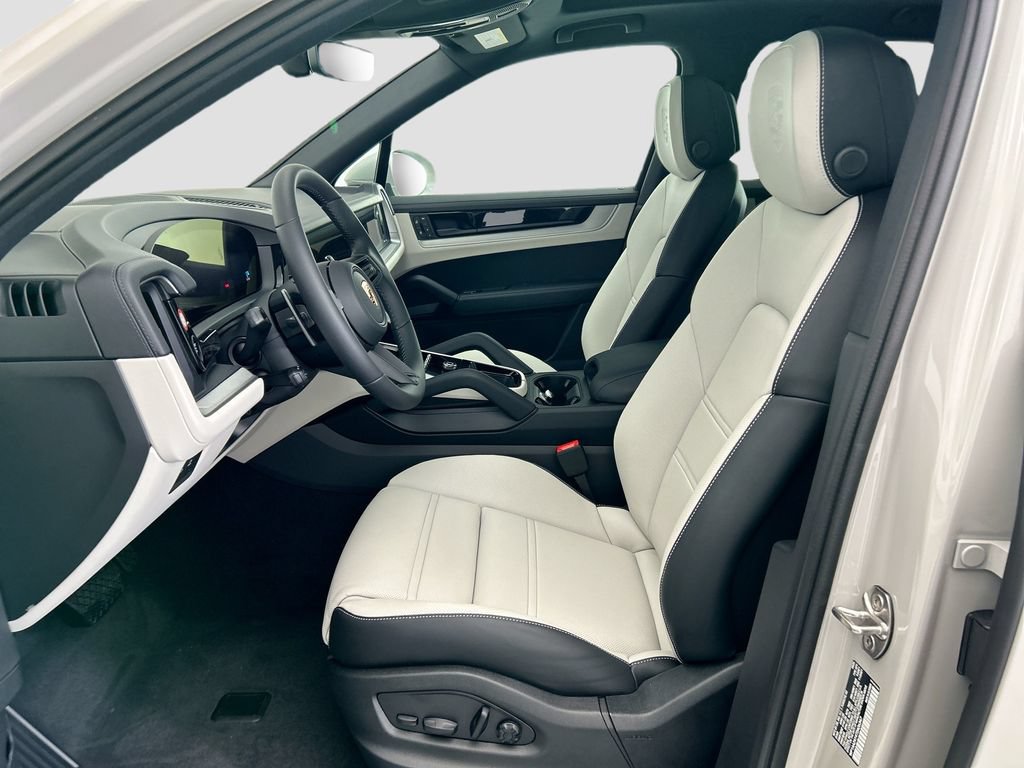 Used 2026 Porsche Cayenne AWD/4WD image 5