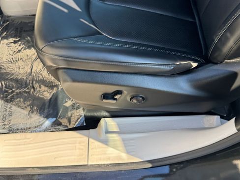 Used 2023 Chrysler Pacifica Touring-L image 24