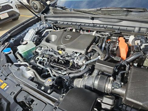 Used 2025 MAZDA CX-50 AWD 2.5 Hybrid w/ Premium Pkg image 24