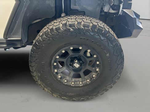 Used 2012 Jeep Wrangler Unlimited Sport AWD/4WD image 9