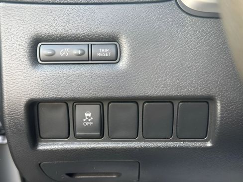 Used 2017 Nissan Murano SV FWD image 25