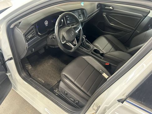 Used 2023 Volkswagen Jetta SE FWD image 3