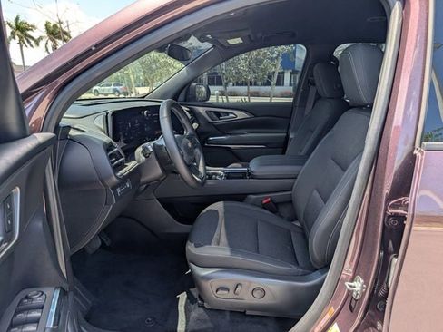 Used 2024 Chevrolet Traverse LT AWD/4WD image 9