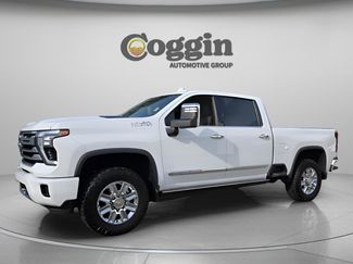 Used 2024 Chevrolet Silverado 2500 High Country w/ High Country Premium Package AWD/4WD video 1