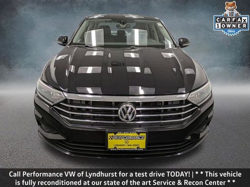 Used 2021 Volkswagen Jetta SEL Premium image 2