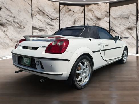 Used 2003 Toyota MR2 RWD image 6