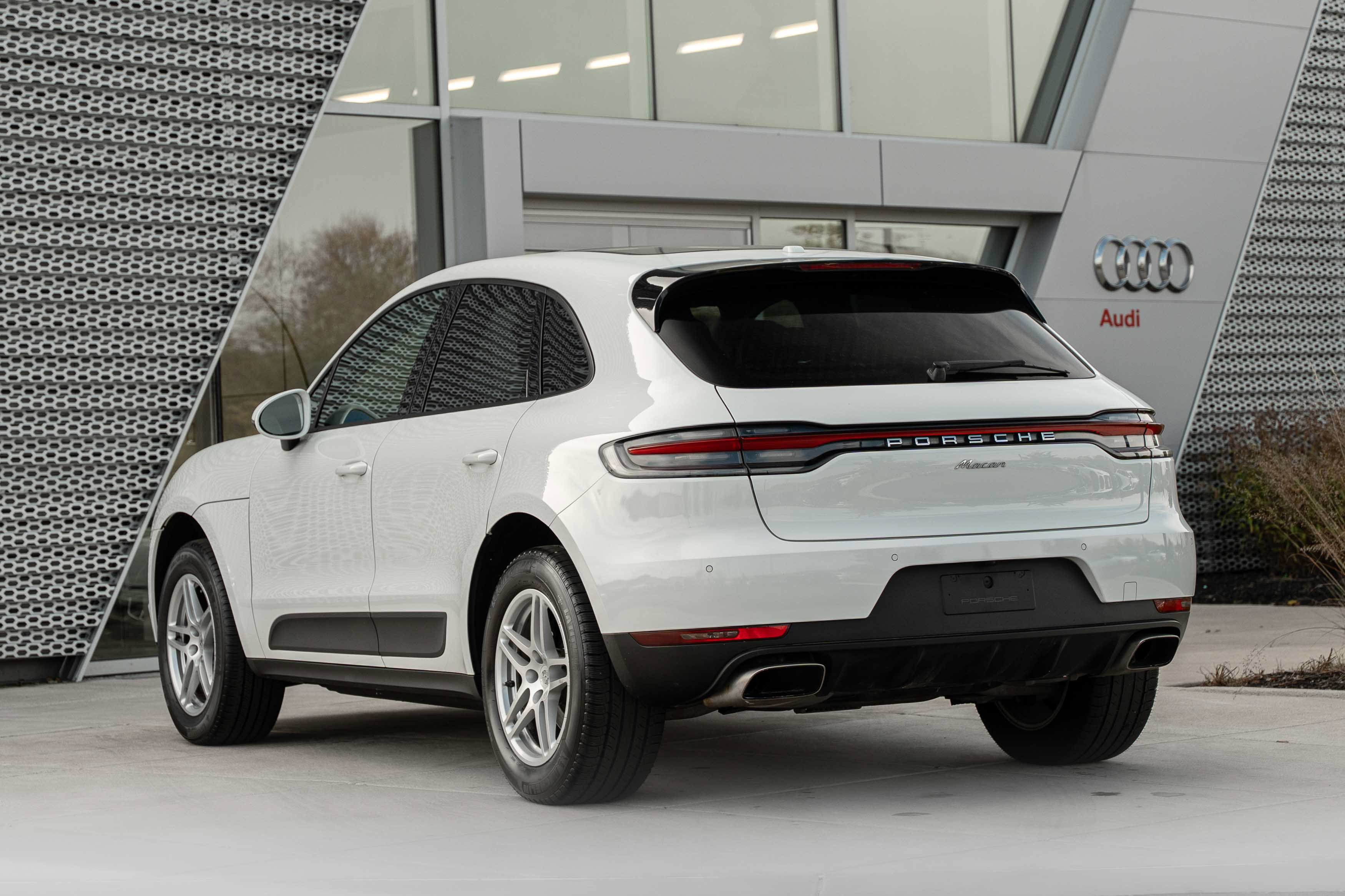 Used 2019 Porsche Macan AWD/4WD image 5