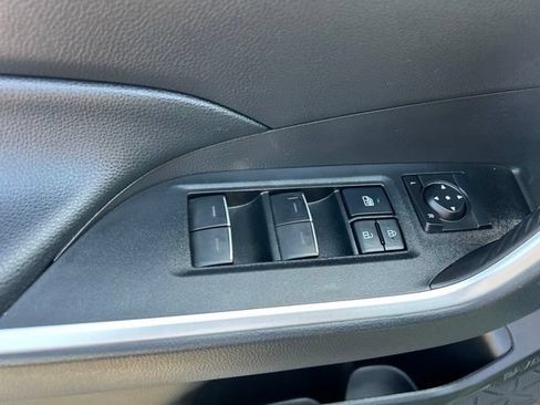 Used 2022 Toyota RAV4 XLE Premium FWD image 13