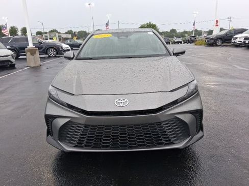 Used 2025 Toyota Camry SE FWD image 4