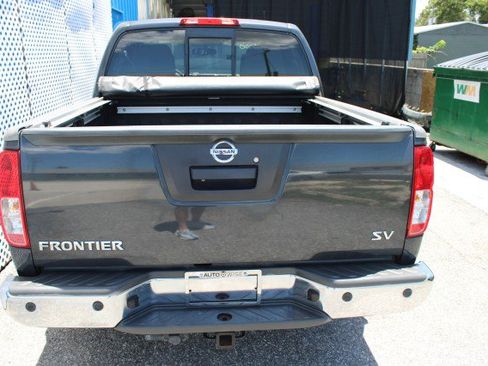 Used 2015 Nissan Frontier SV w/ SV Value Truck Package RWD image 5