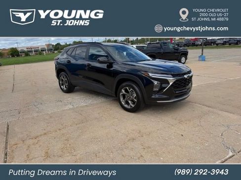Used 2025 Chevrolet Trax LT w/ Driver Confidence Package FWD image 5