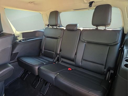 Used 2025 Ford Expedition Platinum AWD/4WD image 10