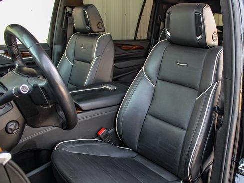 Used 2023 Cadillac Escalade ESV Premium Luxury AWD/4WD image 21