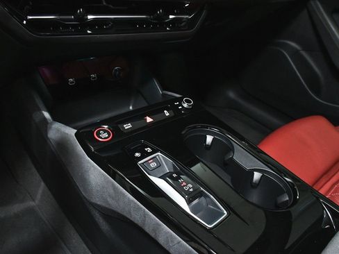 Used 2025 Audi S6 e-tron Prestige w/ 21" Black Optic Package image 53