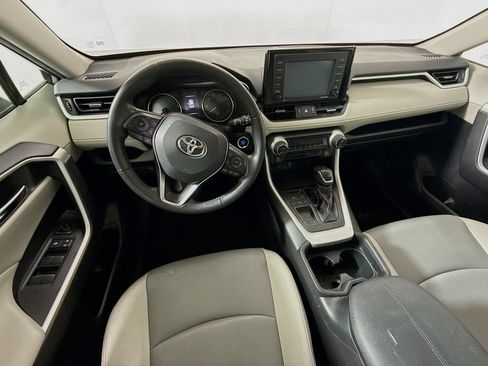 Certified 2020 Toyota RAV4 XLE Premium FWD image 21