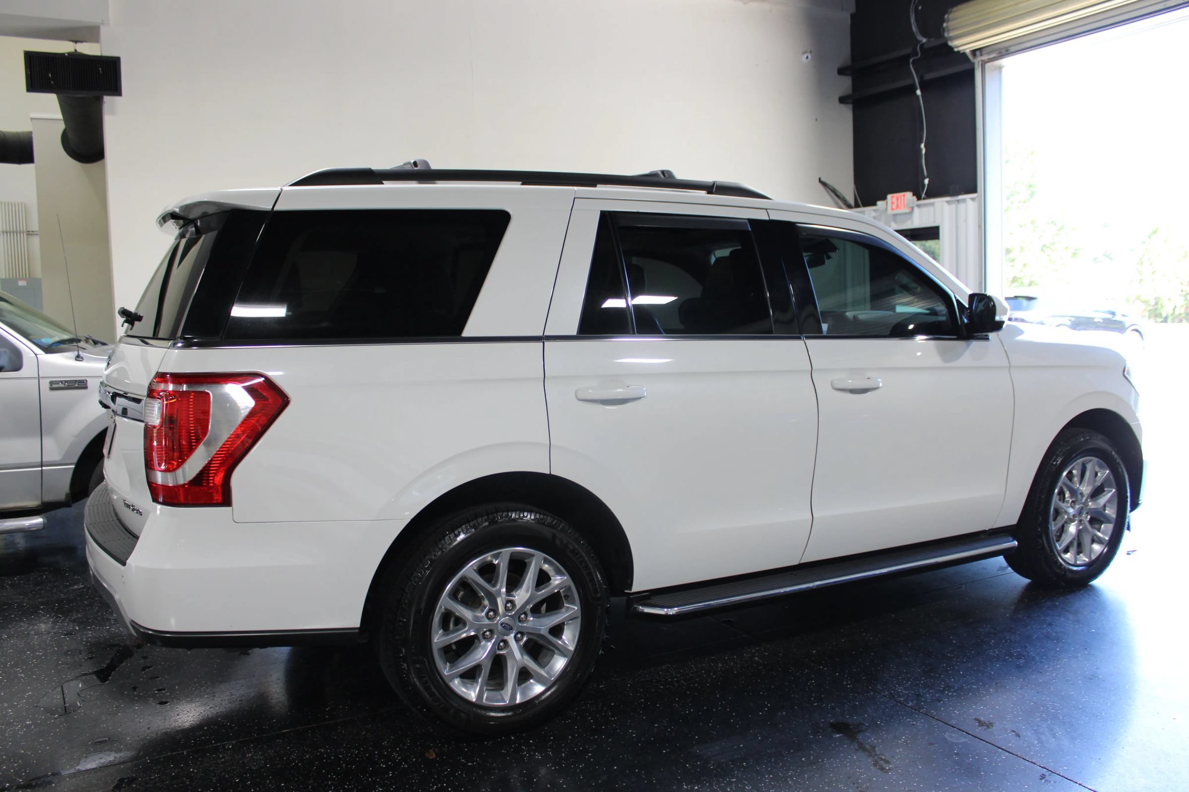 Used 2021 Ford Expedition XLT RWD image 3