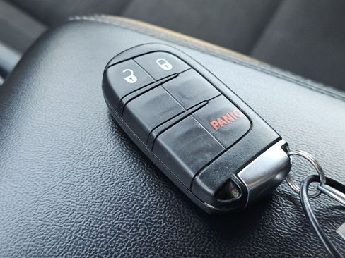 Used 2023 Dodge Durango SXT AWD/4WD image 32