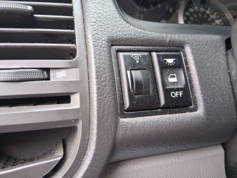 Used 2005 Kia Sedona EX FWD image 16