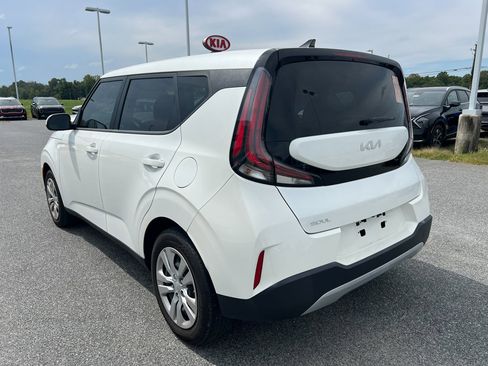 Used 2023 Kia Soul LX image 3
