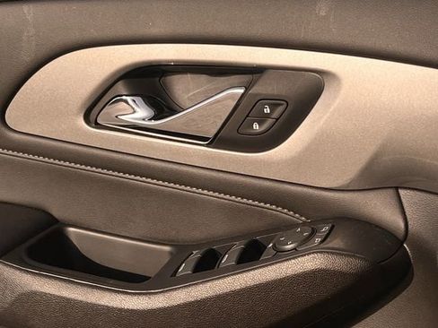 Used 2023 Chevrolet Traverse LT image 21