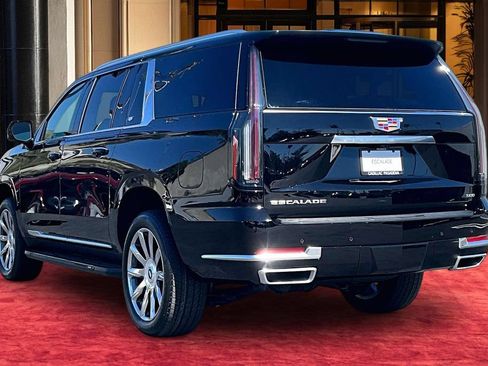 New 2026 Cadillac Escalade ESV 2WD w/ LPO, Floor Liner Package image 4