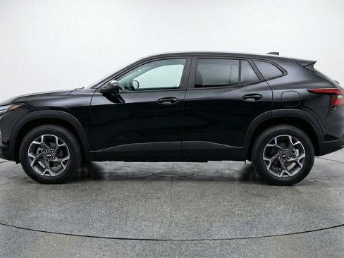 Used 2025 Chevrolet Trax LT w/ LT Convenience Package FWD image 5