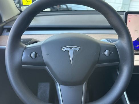 Used 2021 Tesla Model Y Long Range AWD/4WD image 23
