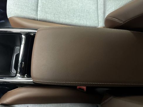 Used 2023 Volkswagen ID.4 Pro image 19