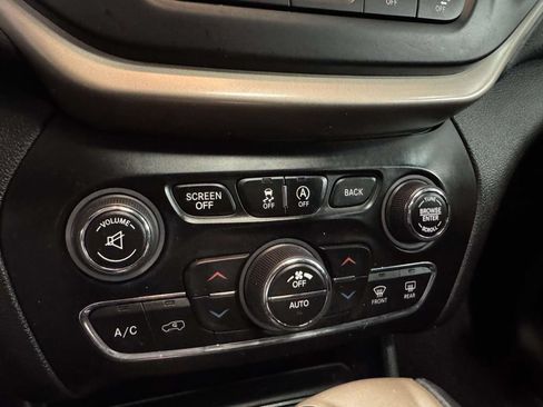 Used 2018 Jeep Cherokee Limited w/ Technology Group AWD/4WD image 28