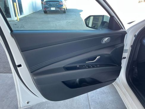Used 2025 Hyundai Elantra SEL image 20